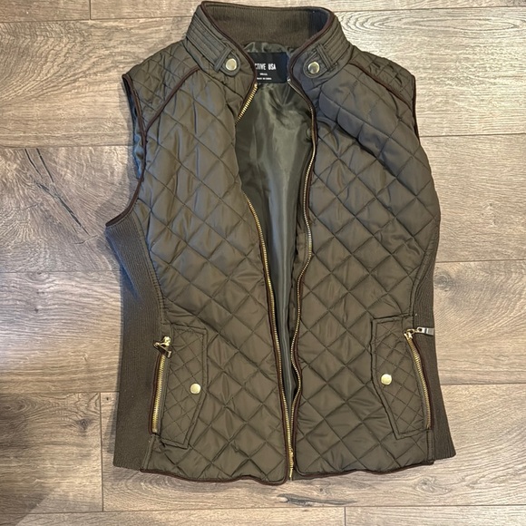 Active USA Jackets & Blazers - Active USA Green Quilted Vest with Stand-Up Collar